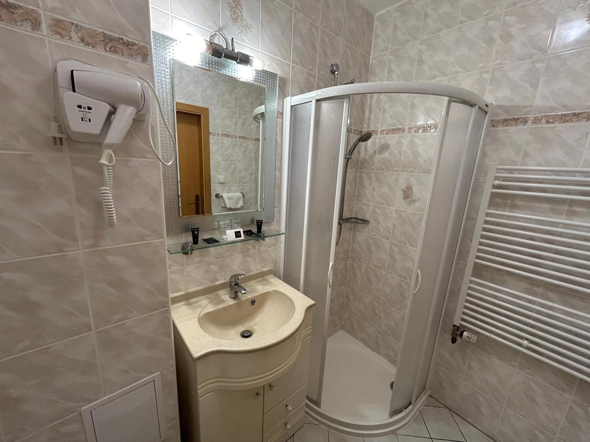 Hotel Hornik ชิดาร์ นัด ซาซาโว ภายนอก รูปภาพ