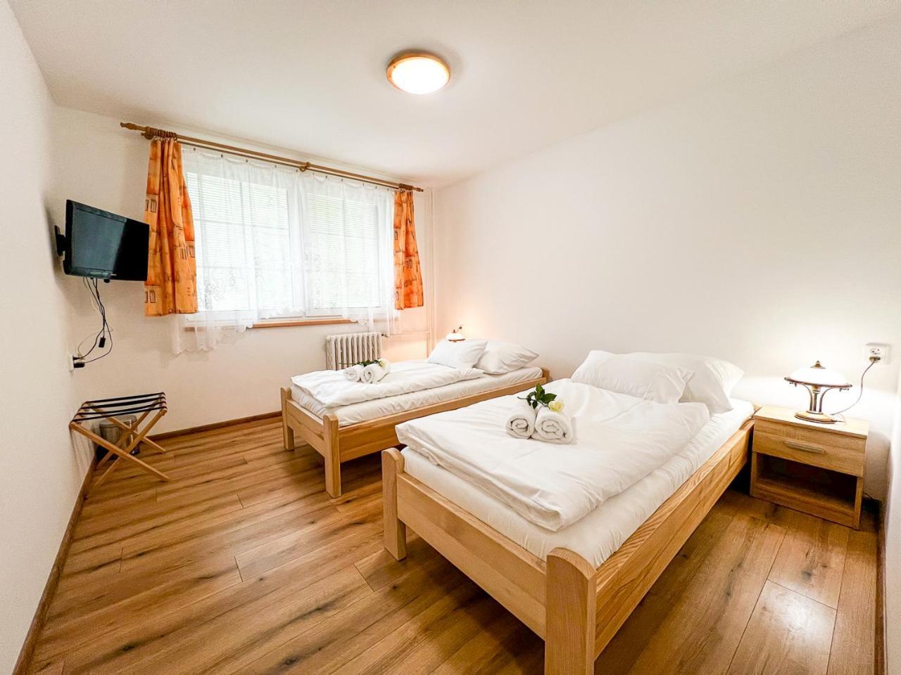 Hotel Hornik ชิดาร์ นัด ซาซาโว ภายนอก รูปภาพ